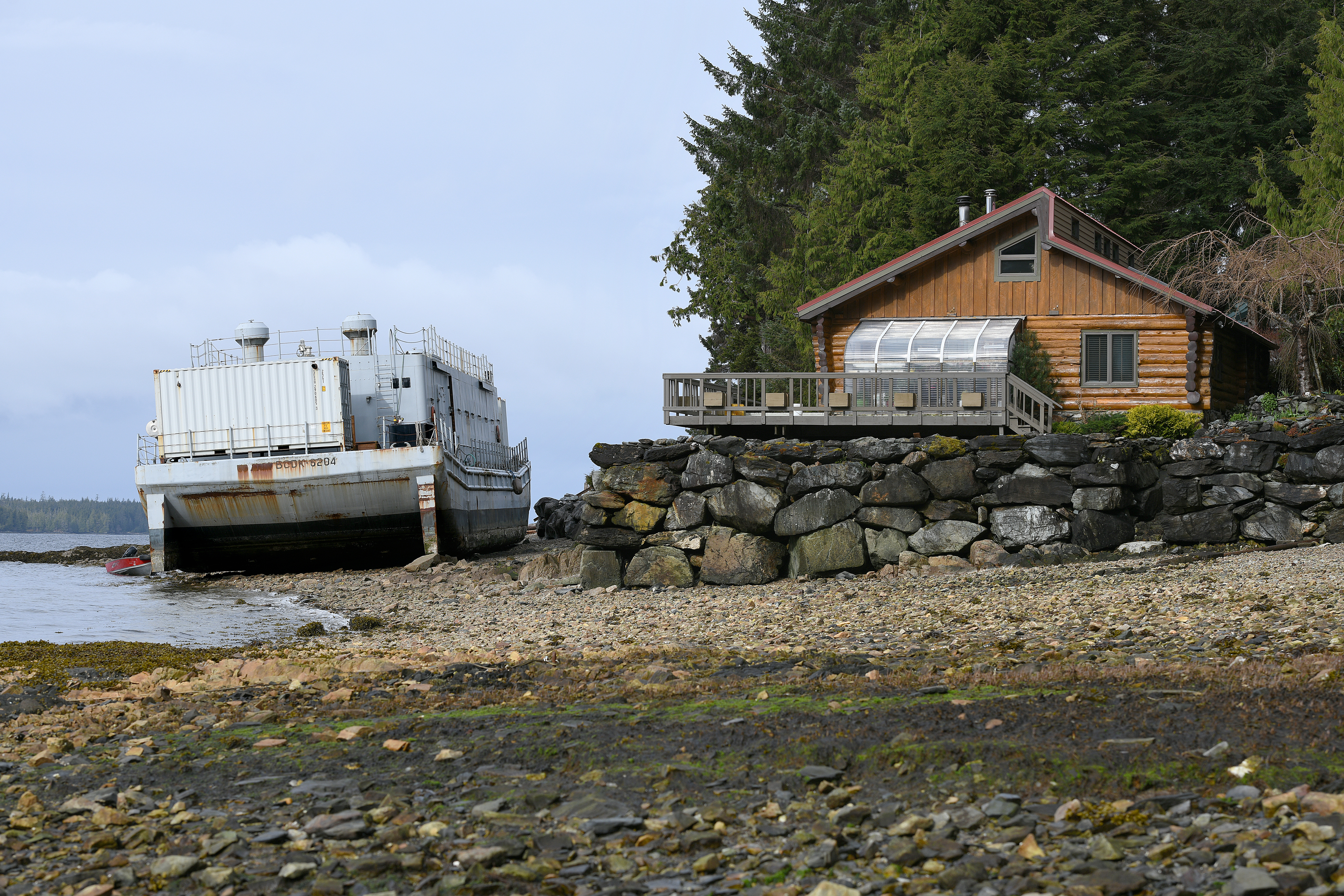 Barge refloat 033022 01